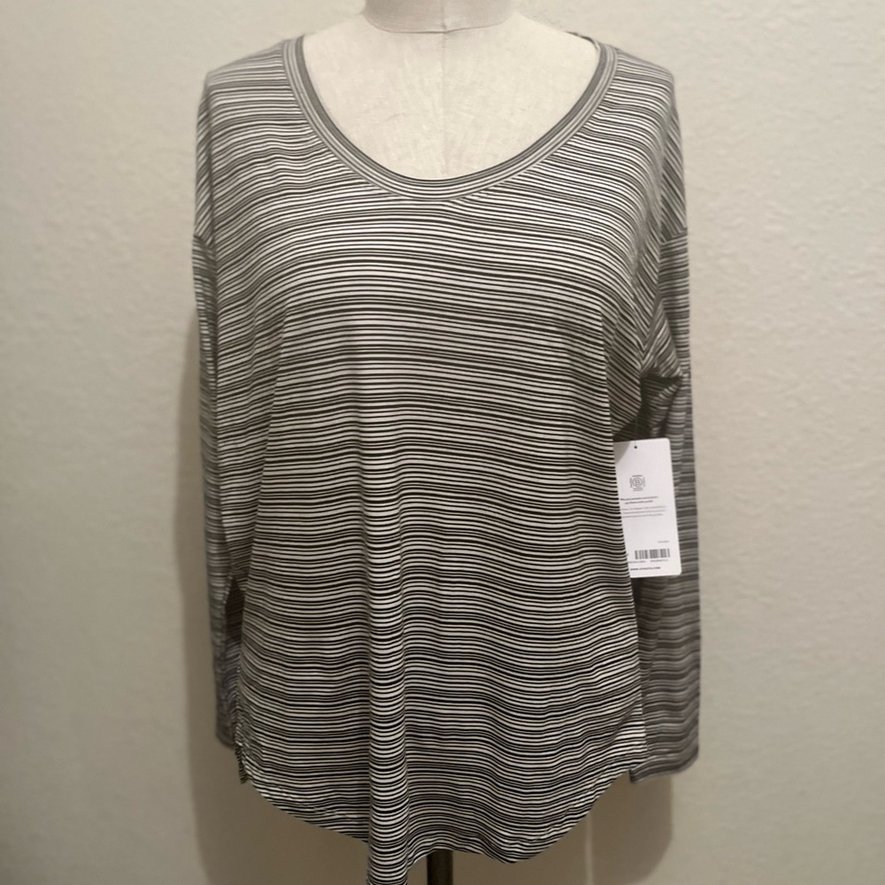 NWT: Athleta cloudlight stratus top